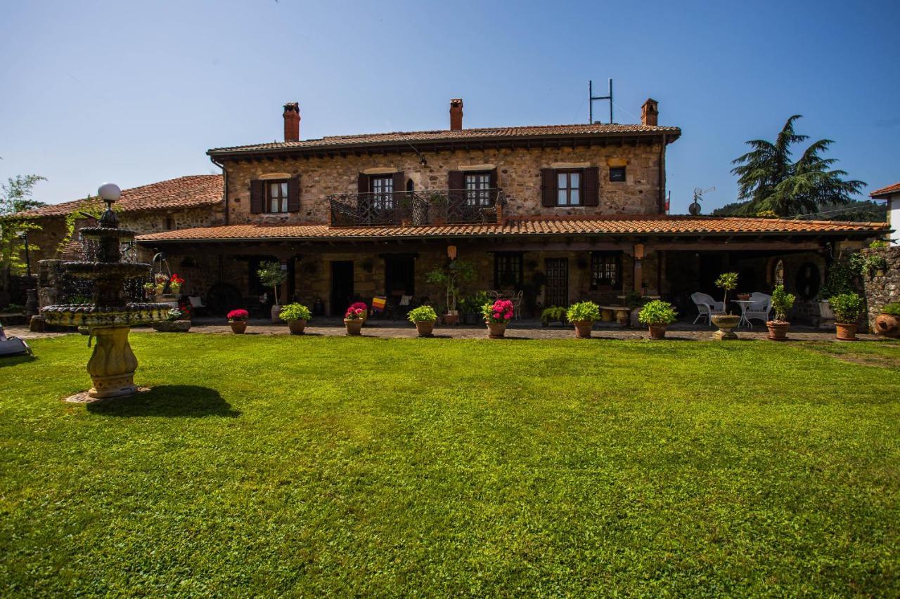 Posada Real La Montanesa Corrales De Buelna Exteriér fotografie
