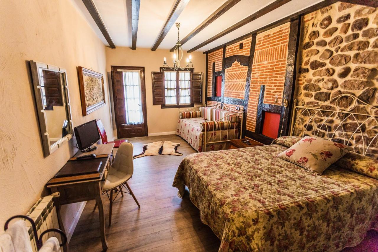 Posada Real La Montanesa Corrales De Buelna Exteriér fotografie