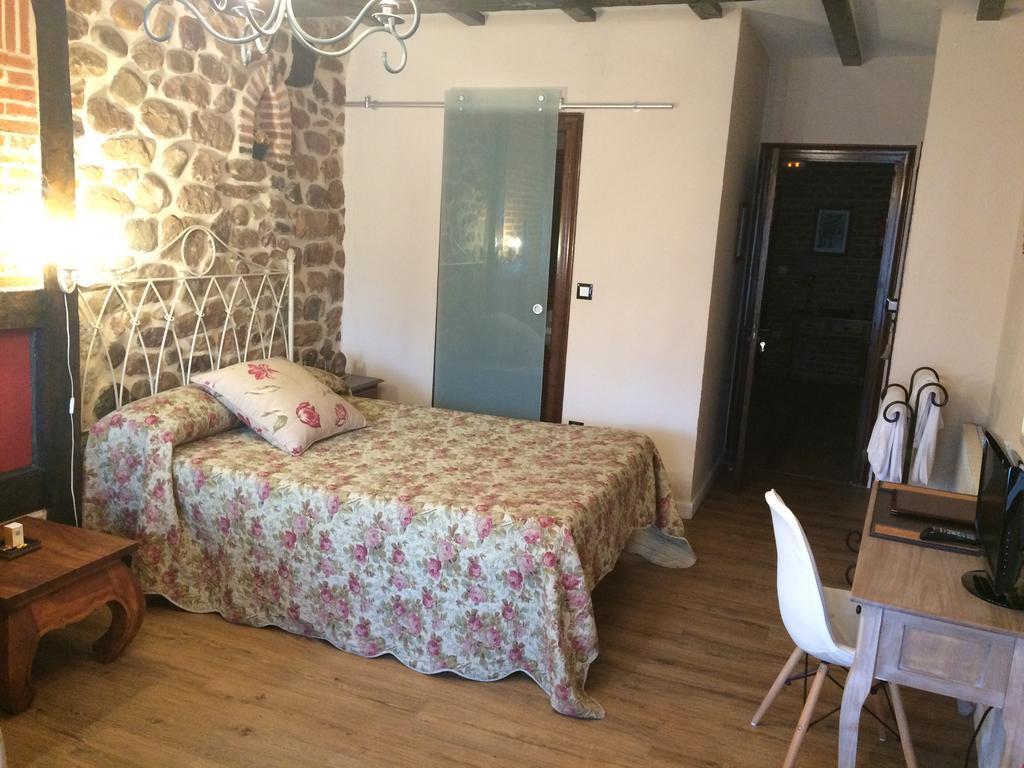 Posada Real La Montanesa Corrales De Buelna Exteriér fotografie