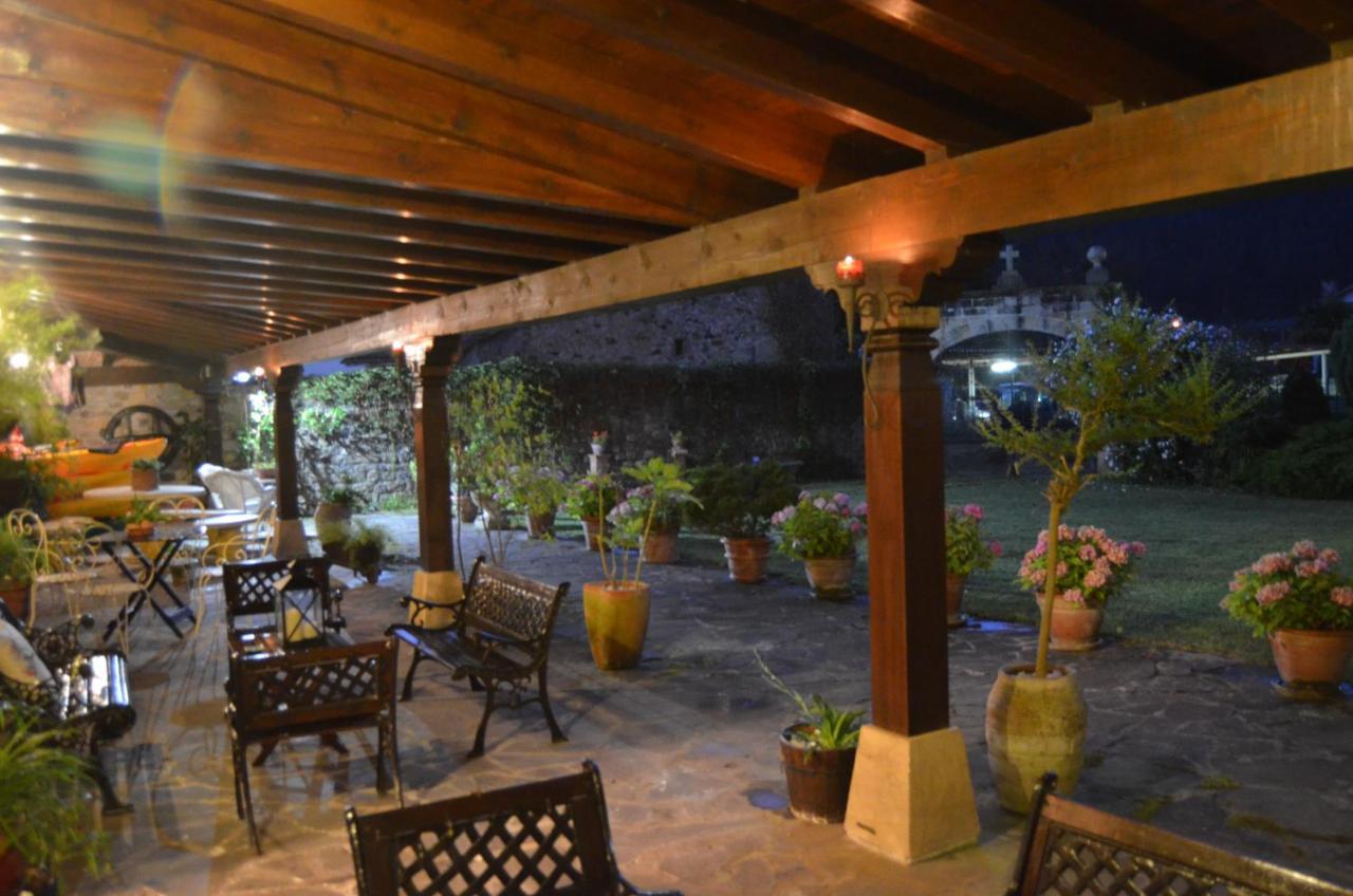 Posada Real La Montanesa Corrales De Buelna Exteriér fotografie